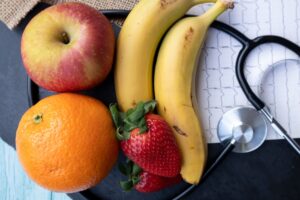 血圧を下げる食べ物とは？食事とともに気を付けるべき生活習慣についても解説